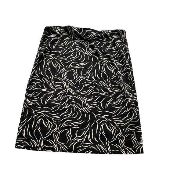 DKNY Black and Cream Pull On Skirt - Picture 2 of 6